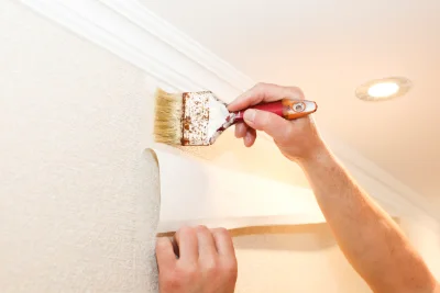 Pose de papier peint au Montsaugeonnais — revêtements muraux et toiles de verre